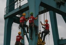 Alpiniștii utilitari care țin orașul în siguranță. Cum poate SC FISKER să prevină accidentele și pagubele din blocurile vechi